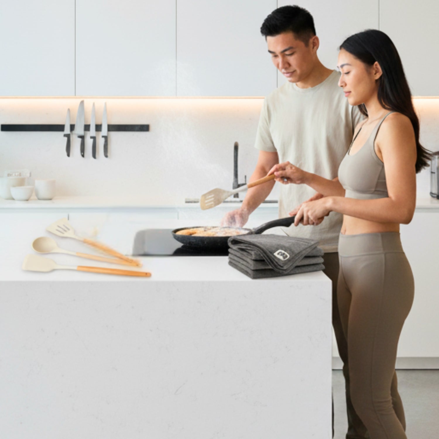 Appe Pan with Glass Lid + 3 Pcs Silicon Spatula Set + Microfiber Cloth